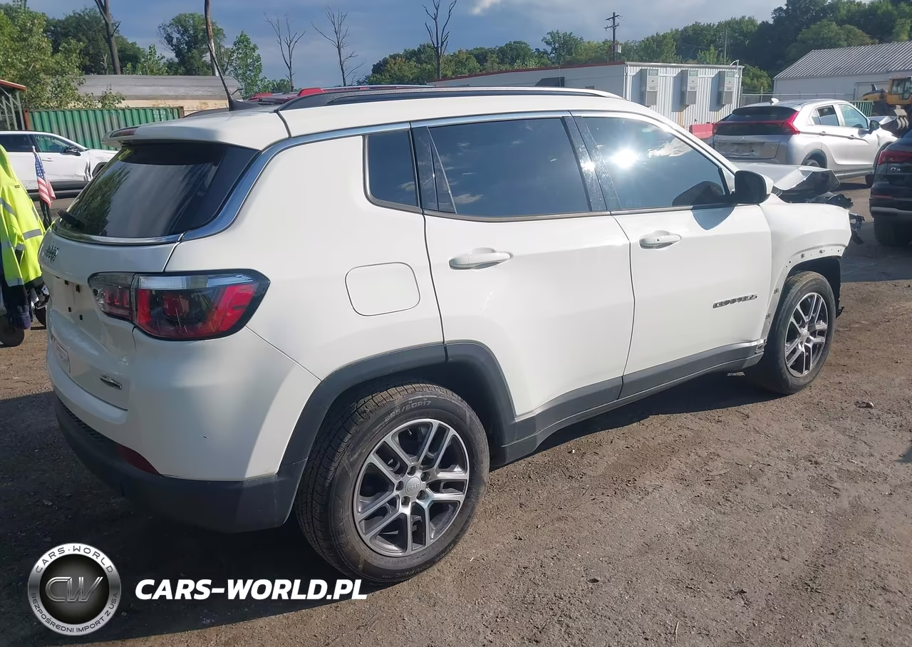 2020 Jeep Compass Latitude VIN:3C4NJCBB4LT166077 - 4
