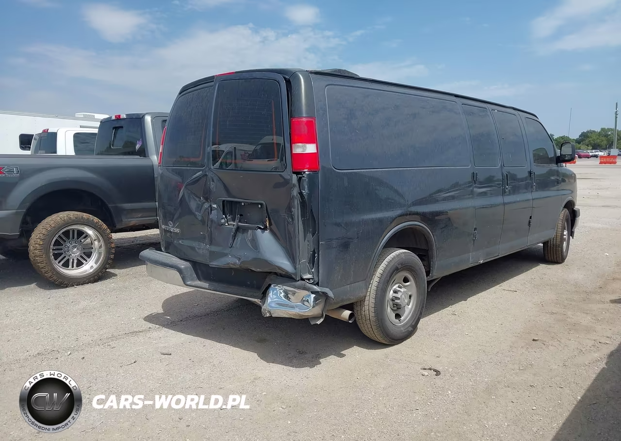 2017 Chevrolet Express 2500 Work Van VIN:1GCWGBFF3H1345946 - 4
