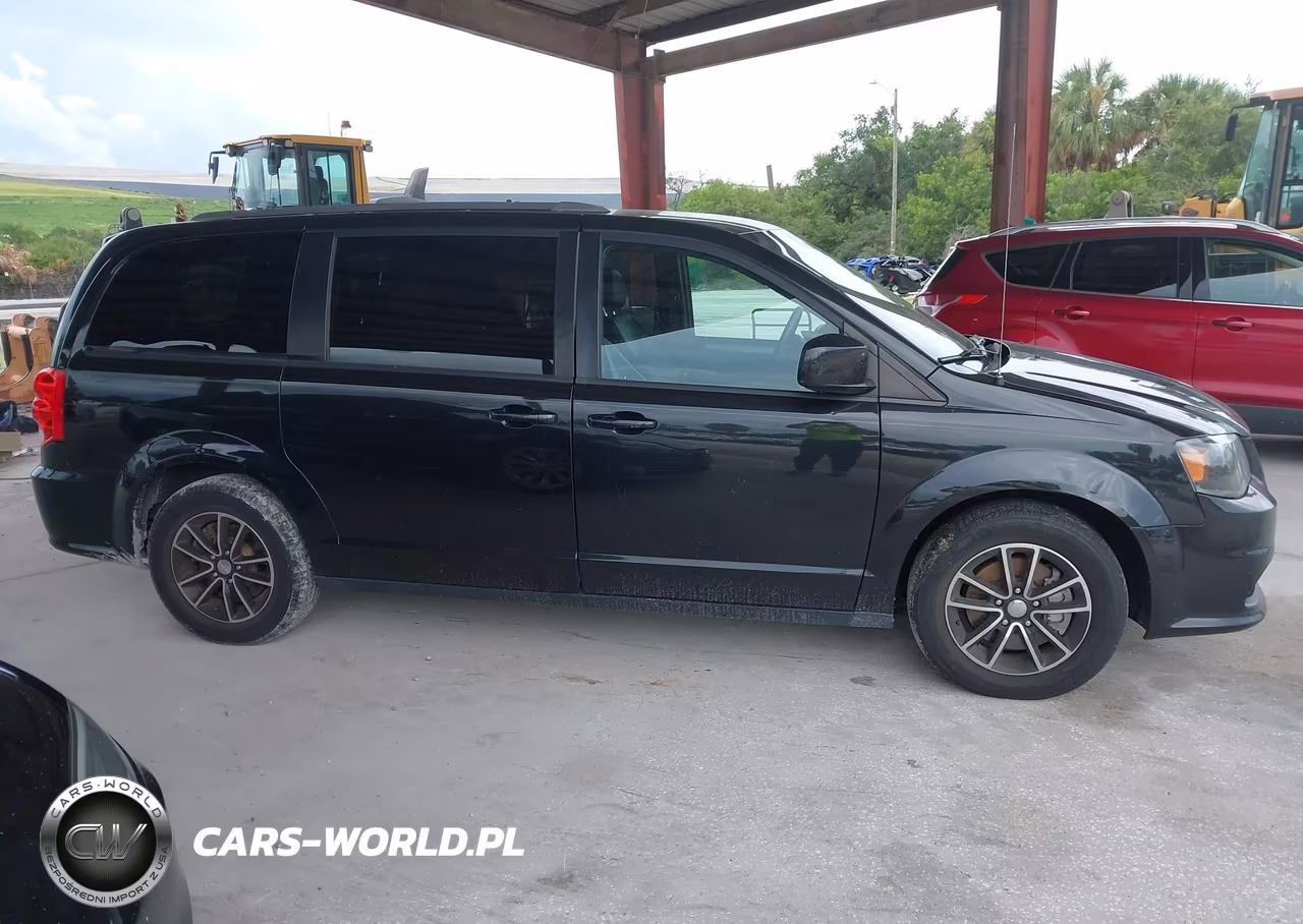 2018 Dodge Grand Caravan Gt VIN:2C4RDGEG0JR325359 - 13