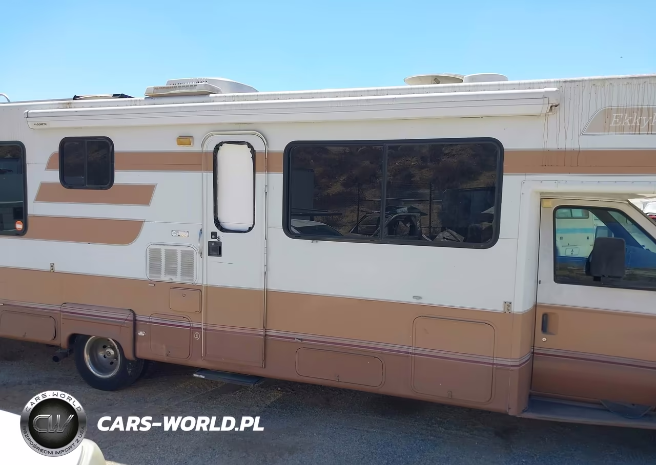 2000 Ford E-450 Cutaway Standard VIN:1FDXE45SXYHA12439 - 17