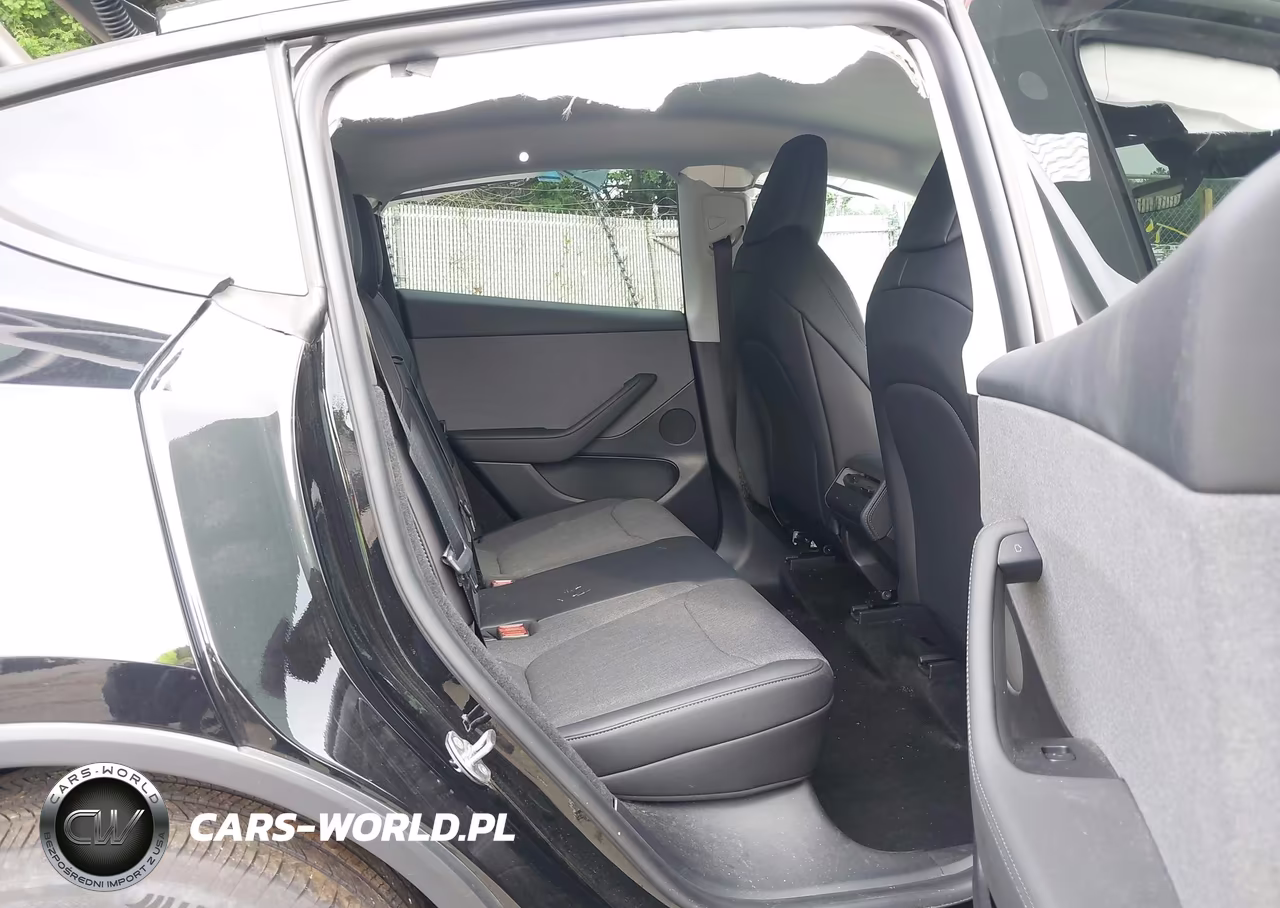 2026 Tesla Model Y VIN:7SAYGDEE8TA650436 - 8