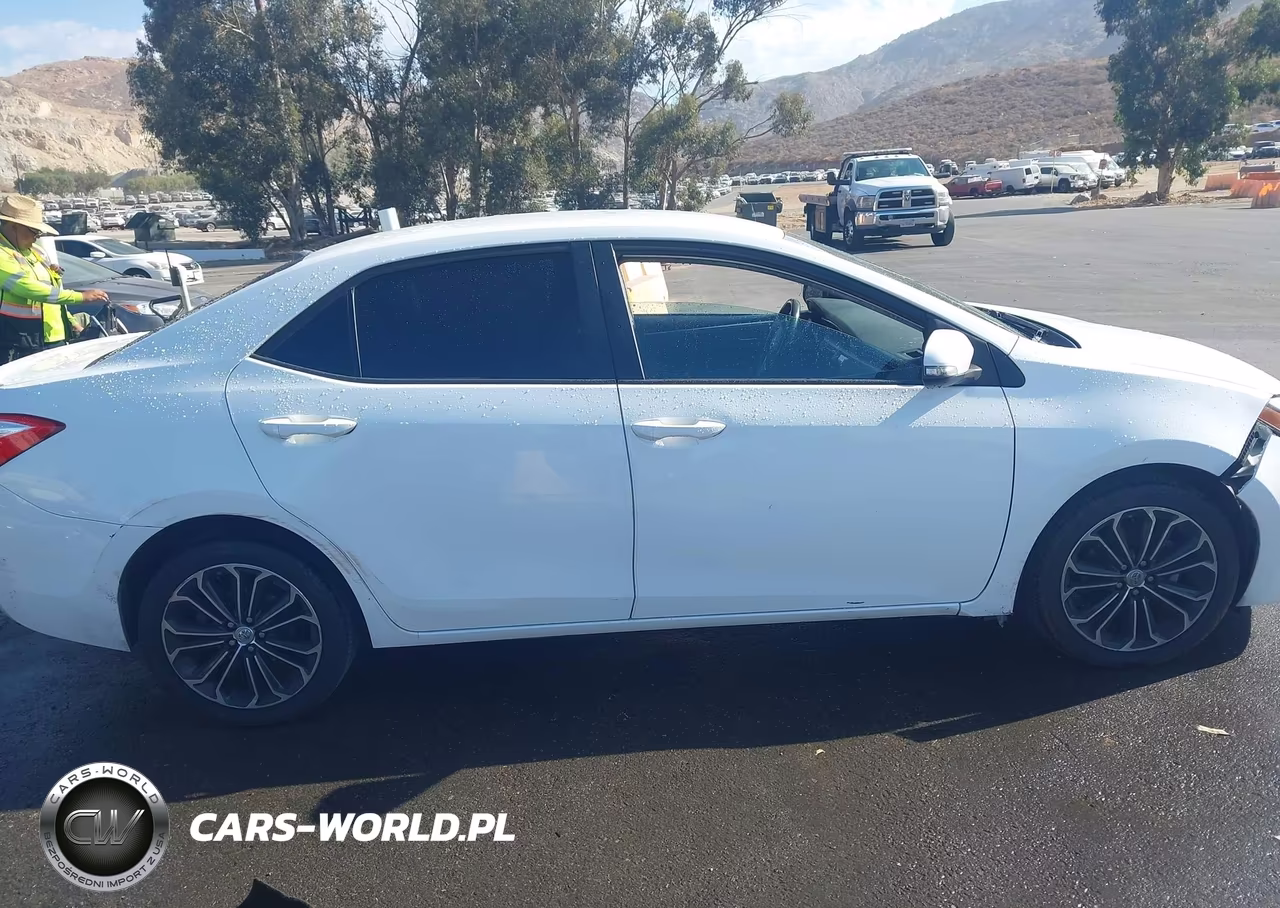 2015 Toyota Corolla S Plus VIN:5YFBURHE2FP280567 - 13