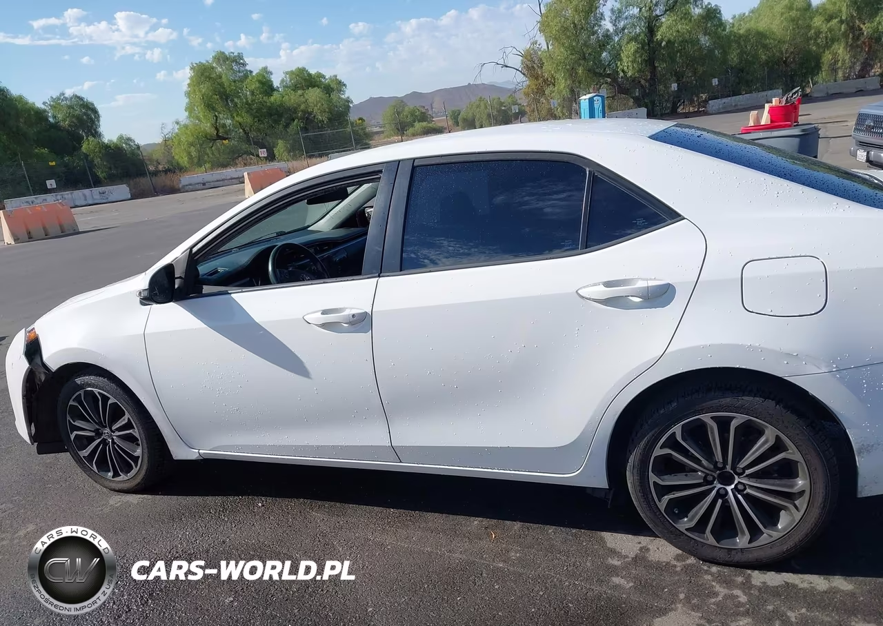 2015 Toyota Corolla S Plus VIN:5YFBURHE2FP280567 - 14