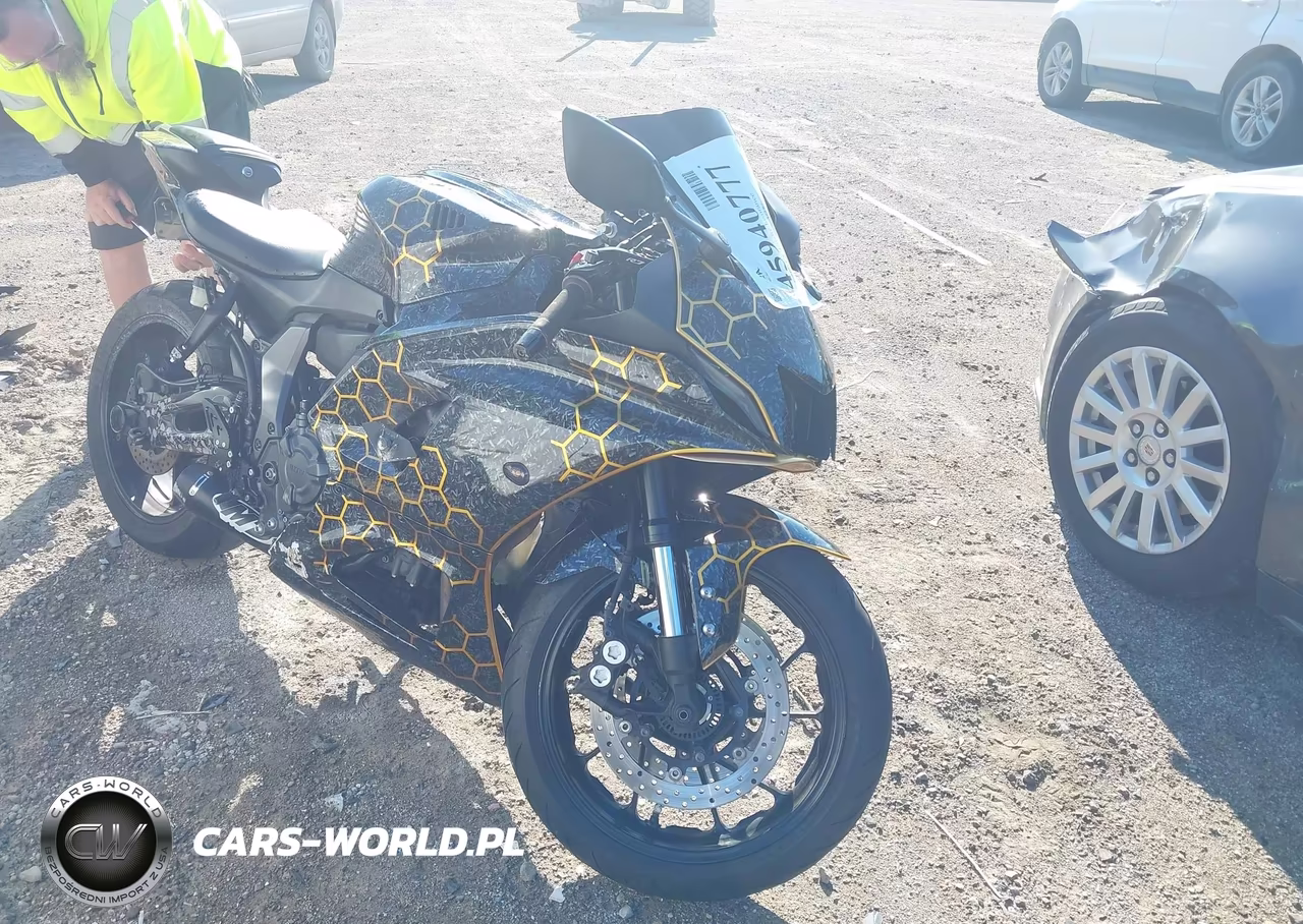 2022 Yamaha Yzfr7