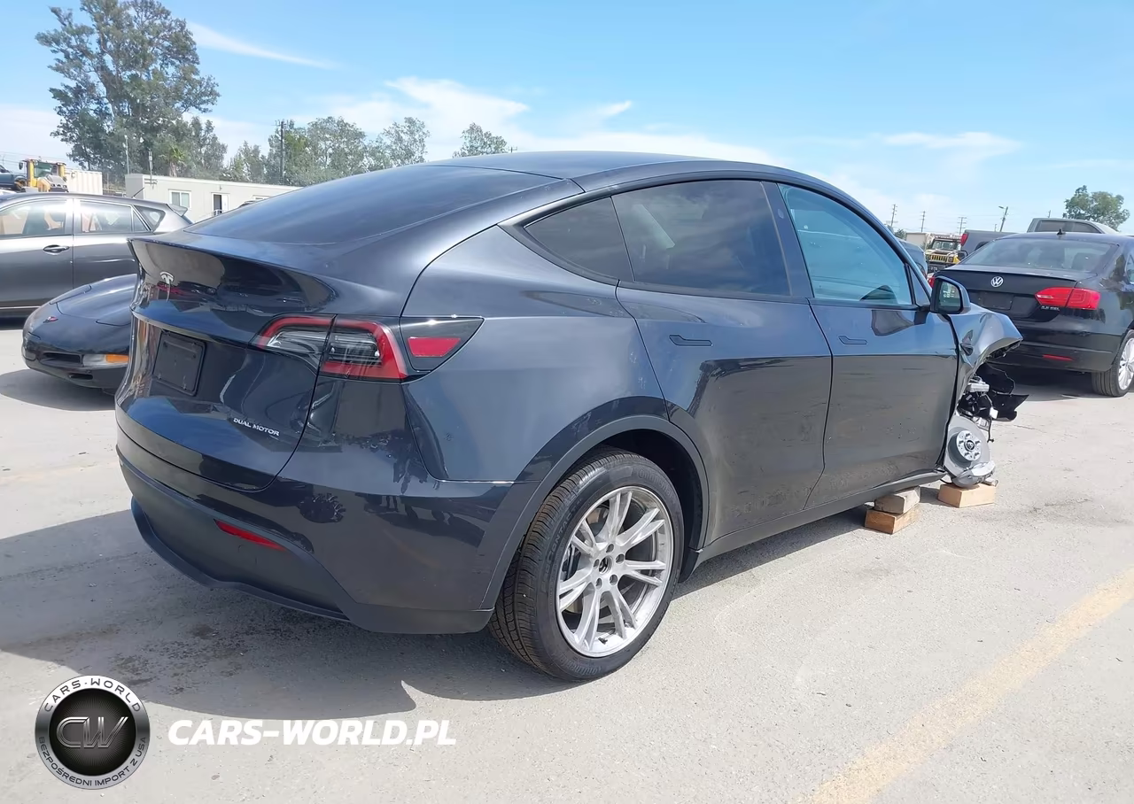 2024 Tesla Model Y Long Range Dual Motor All-Wheel Drive VIN:7SAYGDEE3RA224694 - 4