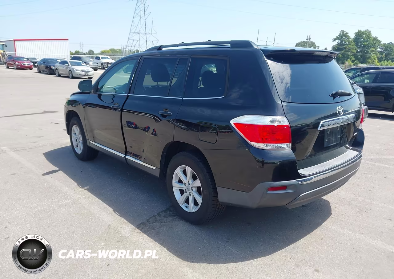 2013 Toyota Highlander Base Plus V6 VIN:5TDBK3EH1DS182703 - 3