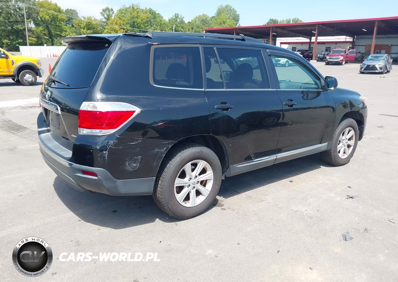2013 Toyota Highlander Base Plus V6 VIN:5TDBK3EH1DS182703 - 4