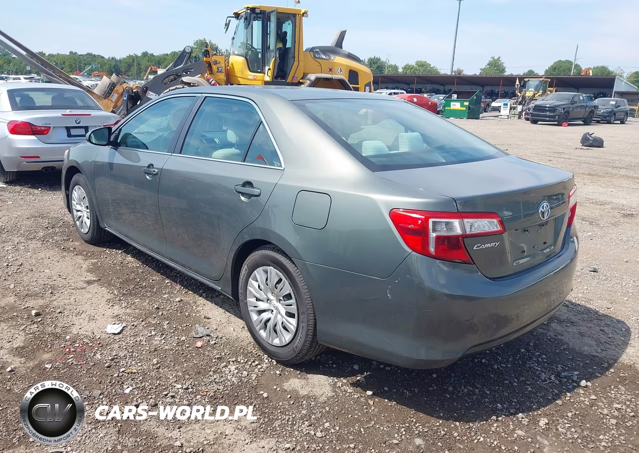 2014 Toyota Camry Le VIN:4T1BF1FK3EU835303 - 3