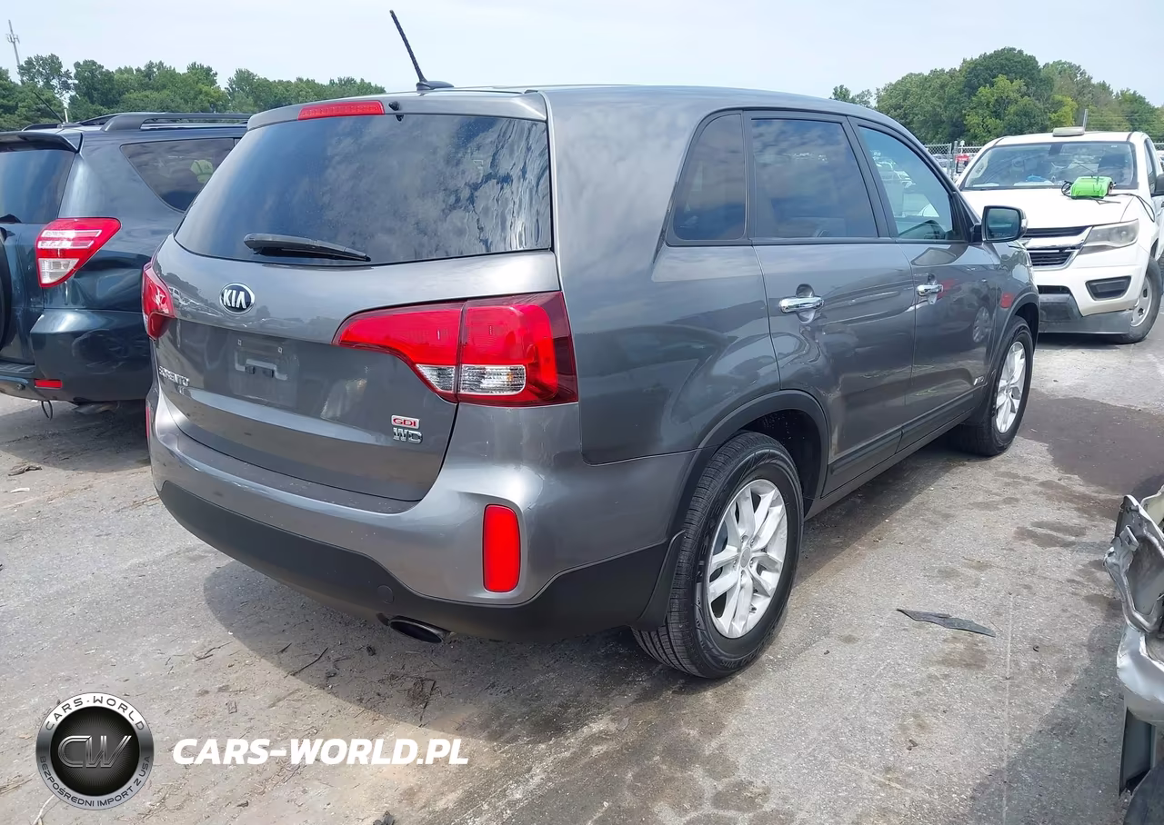 2015 Kia Sorento Lx VIN:5XYKTCA62FG552798 - 4