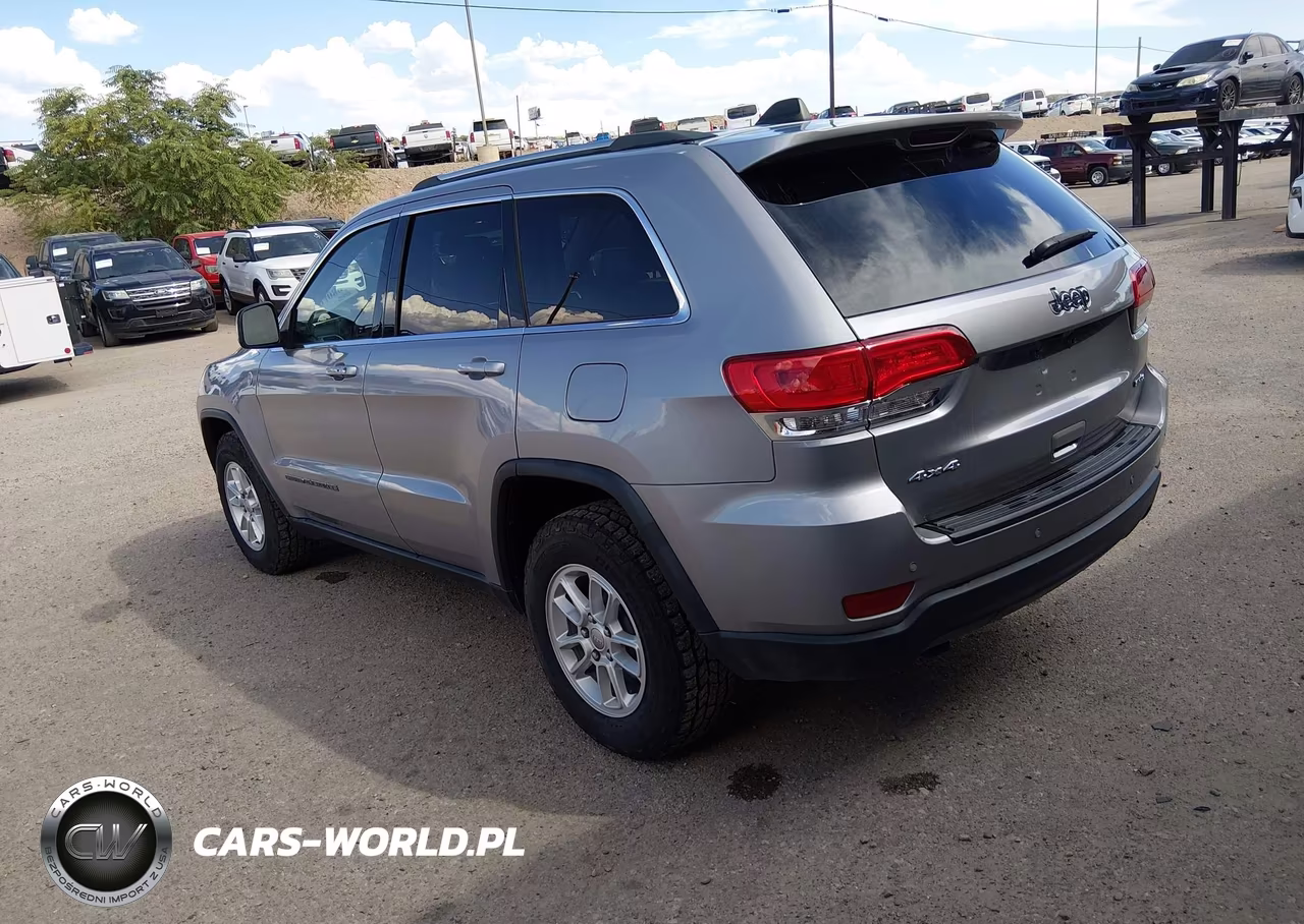 2019 Jeep Grand Cherokee Laredo E 4X4 VIN:1C4RJFAG9KC812613 - 3