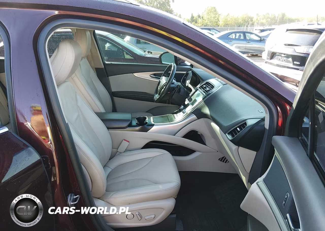 2020 Lincoln Nautilus Standard VIN:2LMPJ6J99LBL31397 - 5