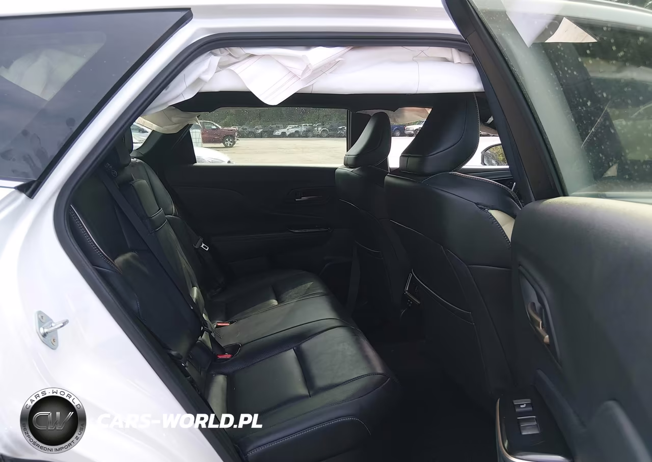 2025 Toyota Crown Signia Xle VIN:JTDACAAJ1S3023846 - 8