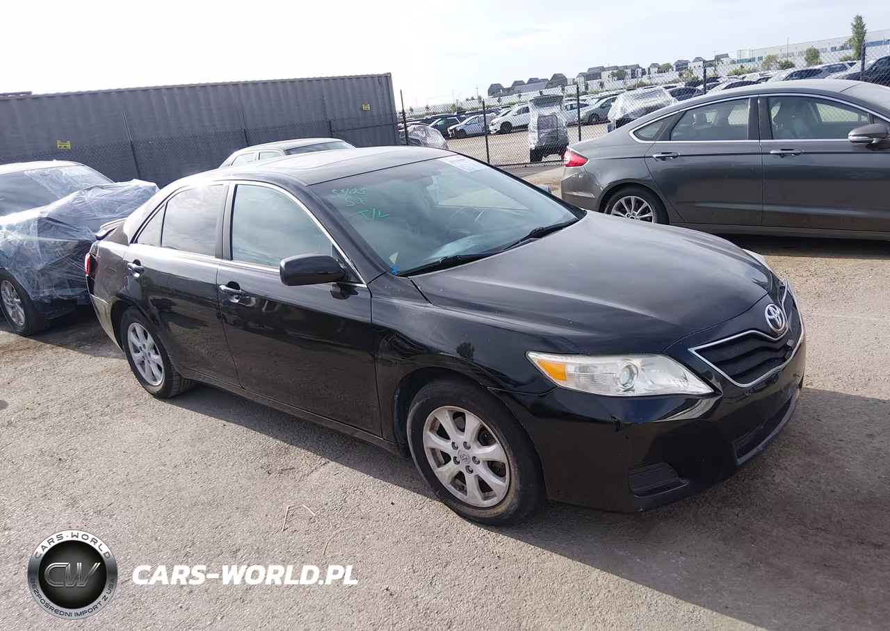 2010 Toyota Camry Le – zdjęcie 1 z 18