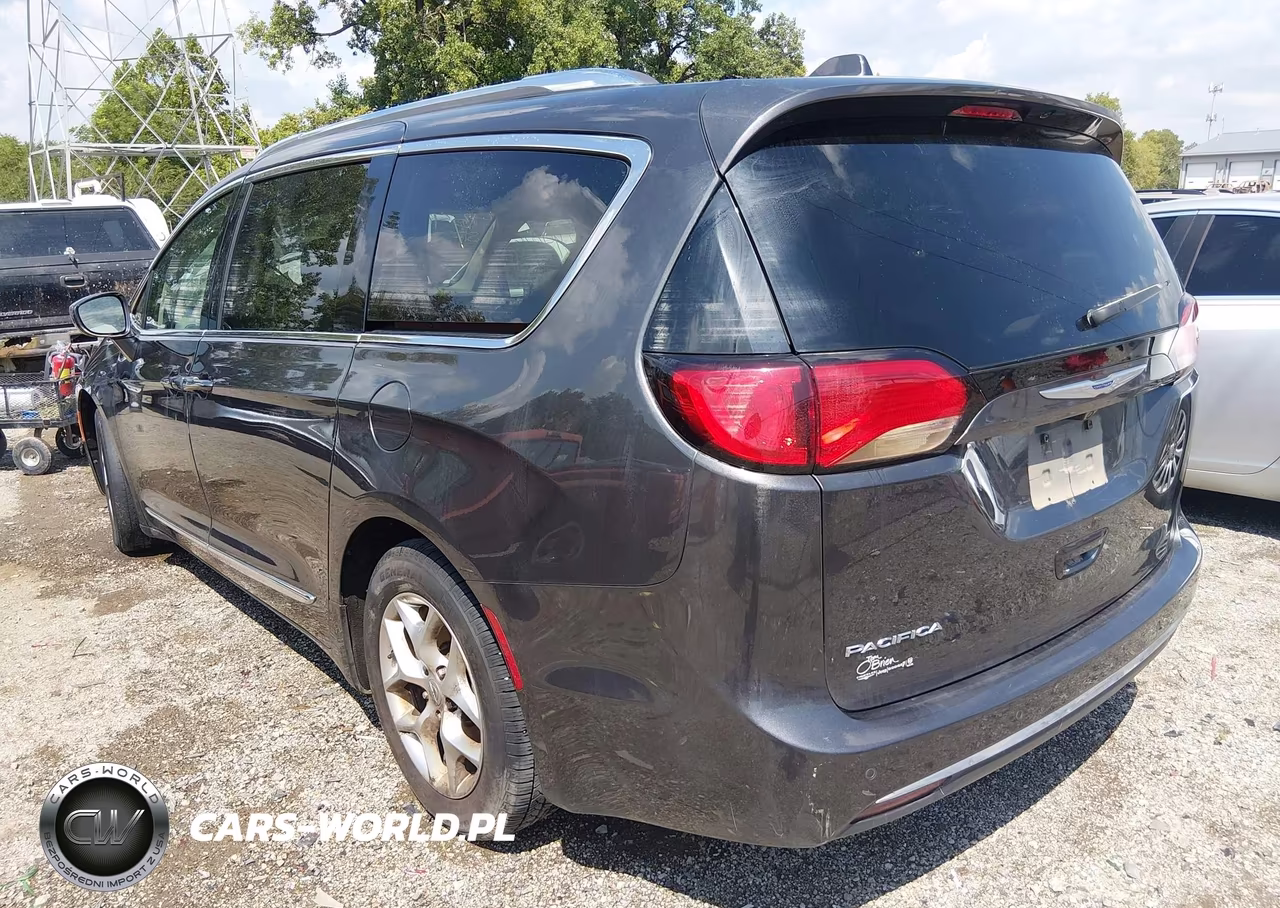 2018 Chrysler Pacifica Touring L Plus VIN:2C4RC1EG8JR310866 - 3