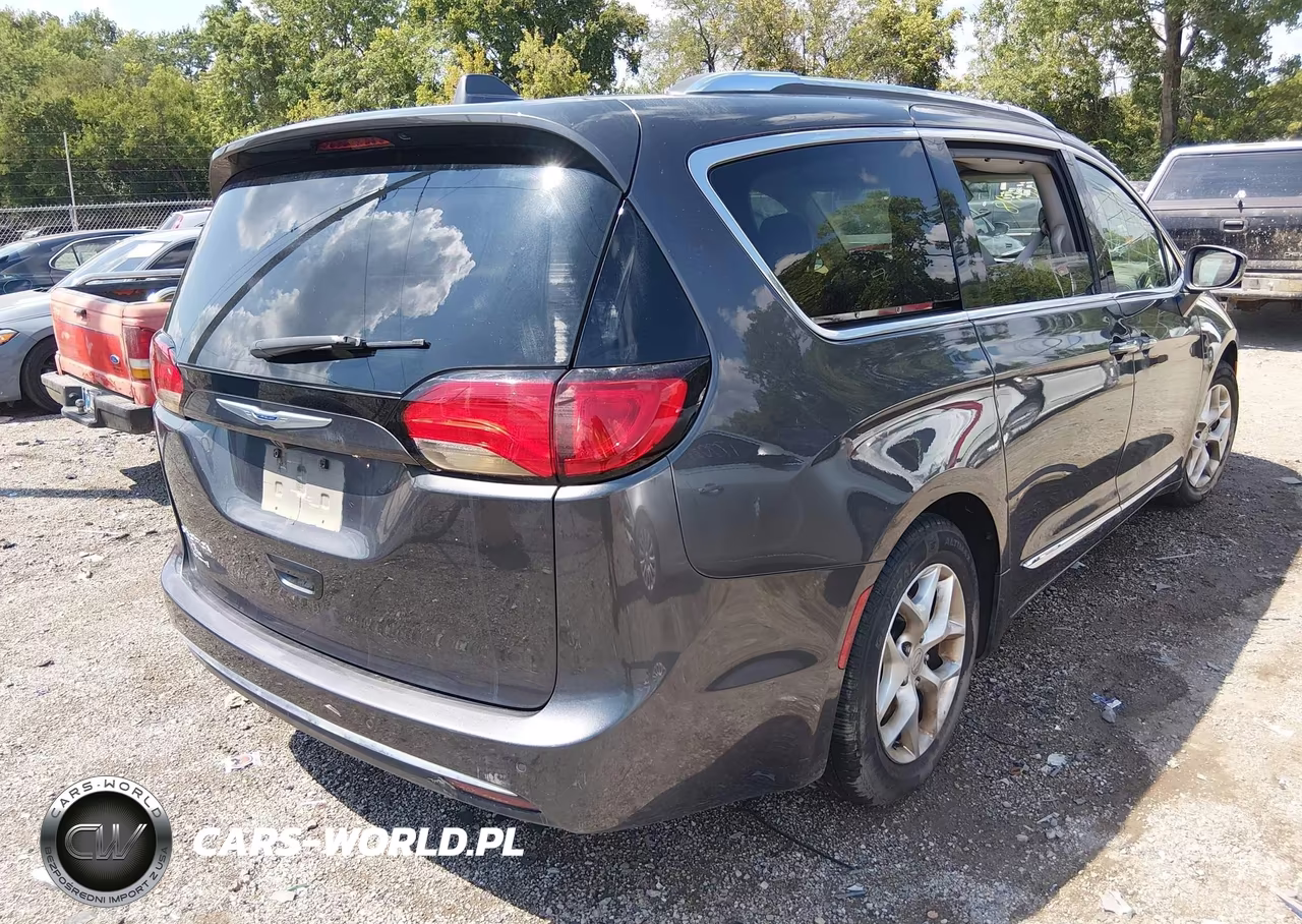 2018 Chrysler Pacifica Touring L Plus VIN:2C4RC1EG8JR310866 - 4