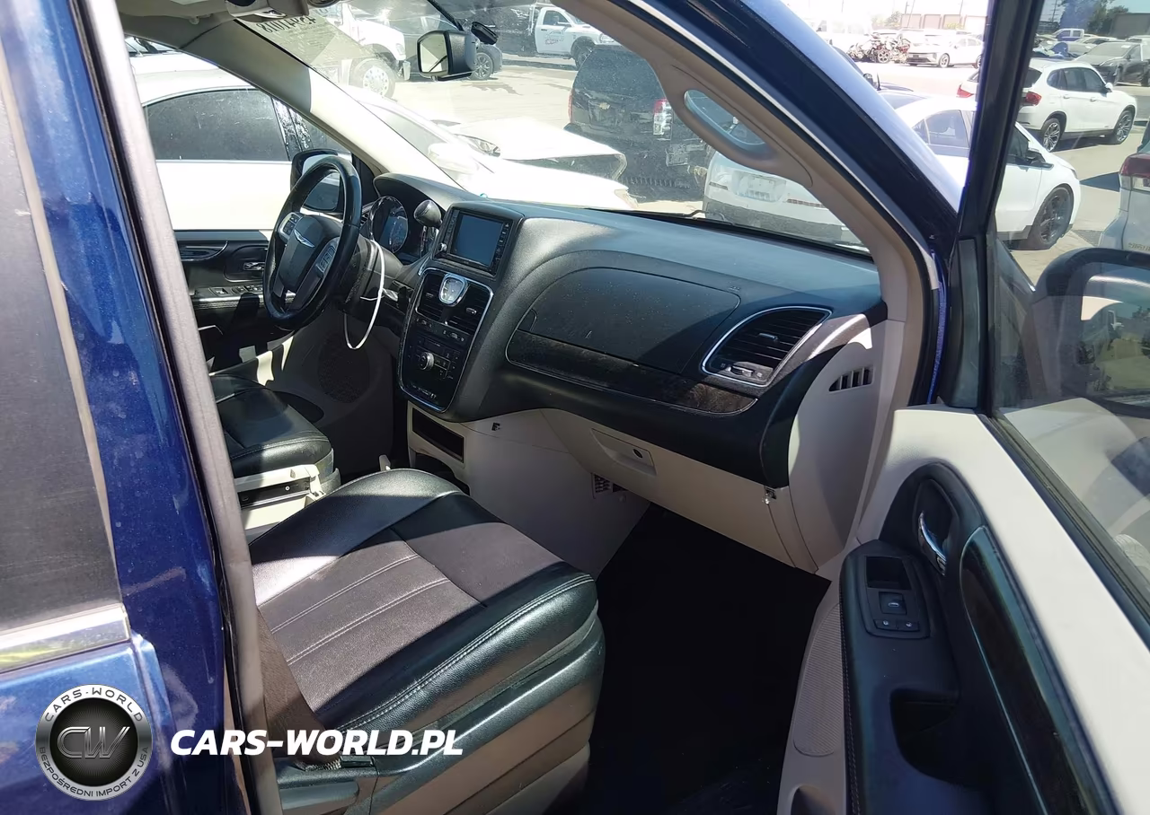 2014 Chrysler Town & Country Touring VIN:2C4RC1BG5ER446947 - 5