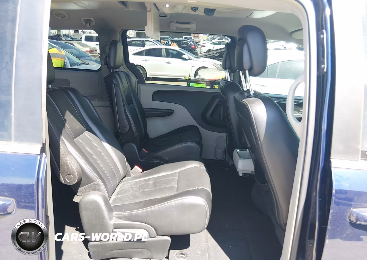 2014 Chrysler Town & Country Touring VIN:2C4RC1BG5ER446947 - 8