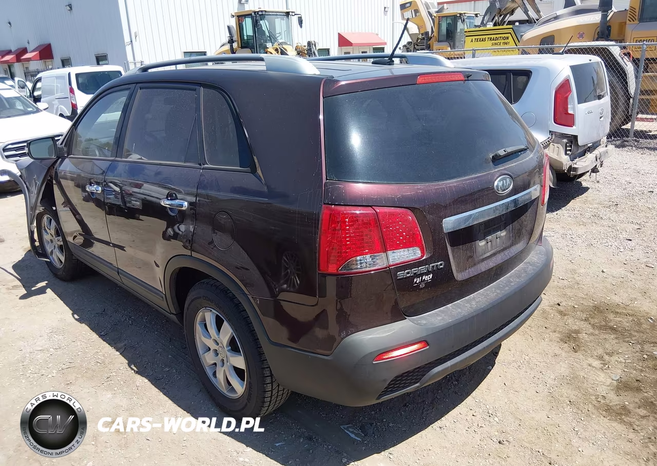 2013 Kia Sorento Lx V6 VIN:5XYKT4A23DG310473 - 3