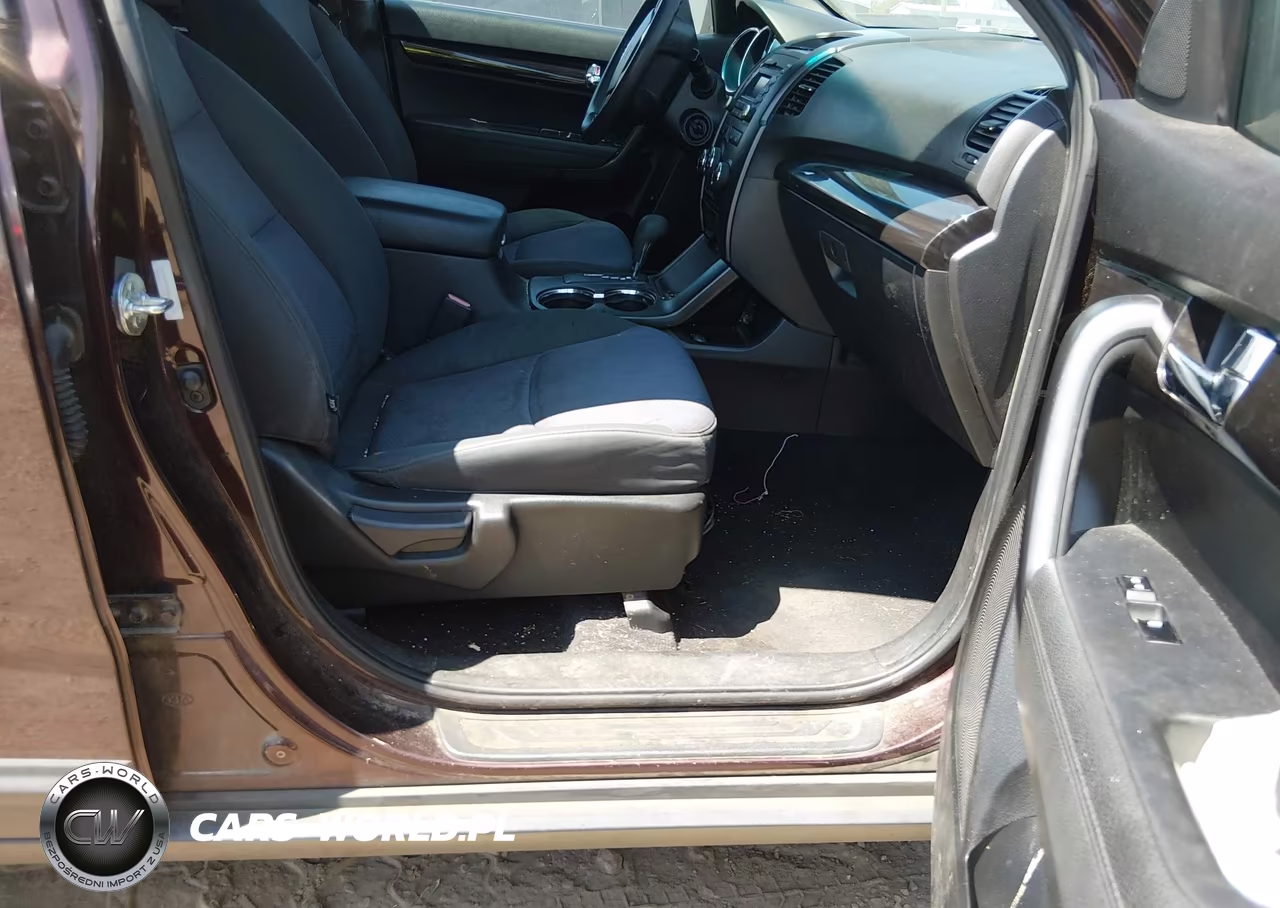 2013 Kia Sorento Lx V6 VIN:5XYKT4A23DG310473 - 5