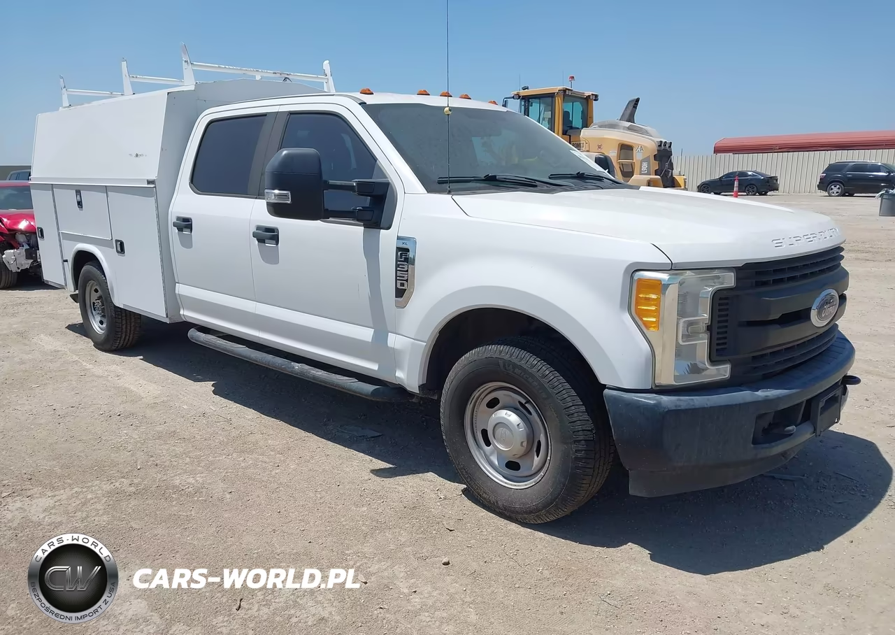 2017 Ford F-350 Chassis Xl