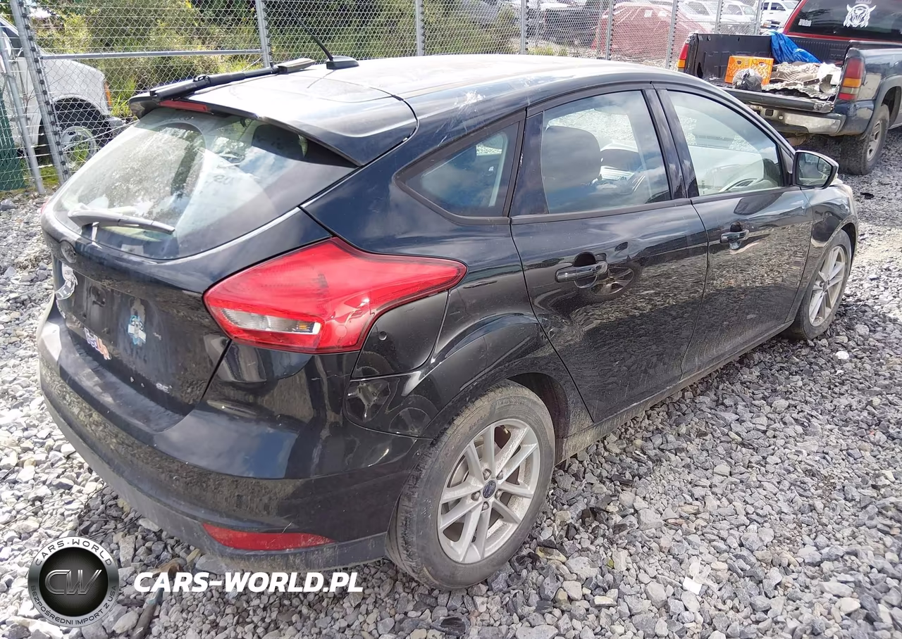 2015 Ford Focus Se VIN:1FADP3K21FL213744 - 4