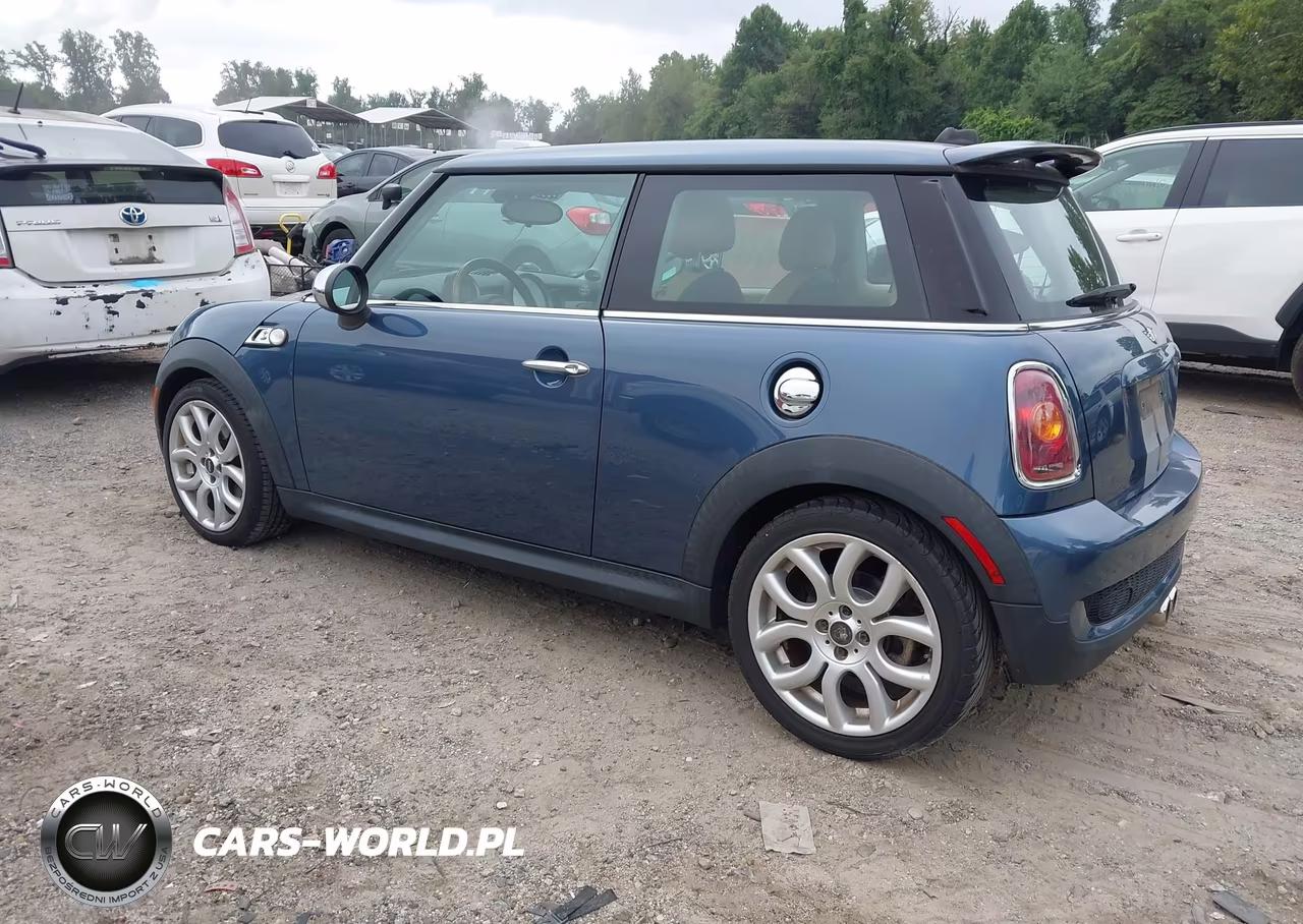 2010 Mini Cooper S VIN:WMWMF7C56ATX43873 - 3