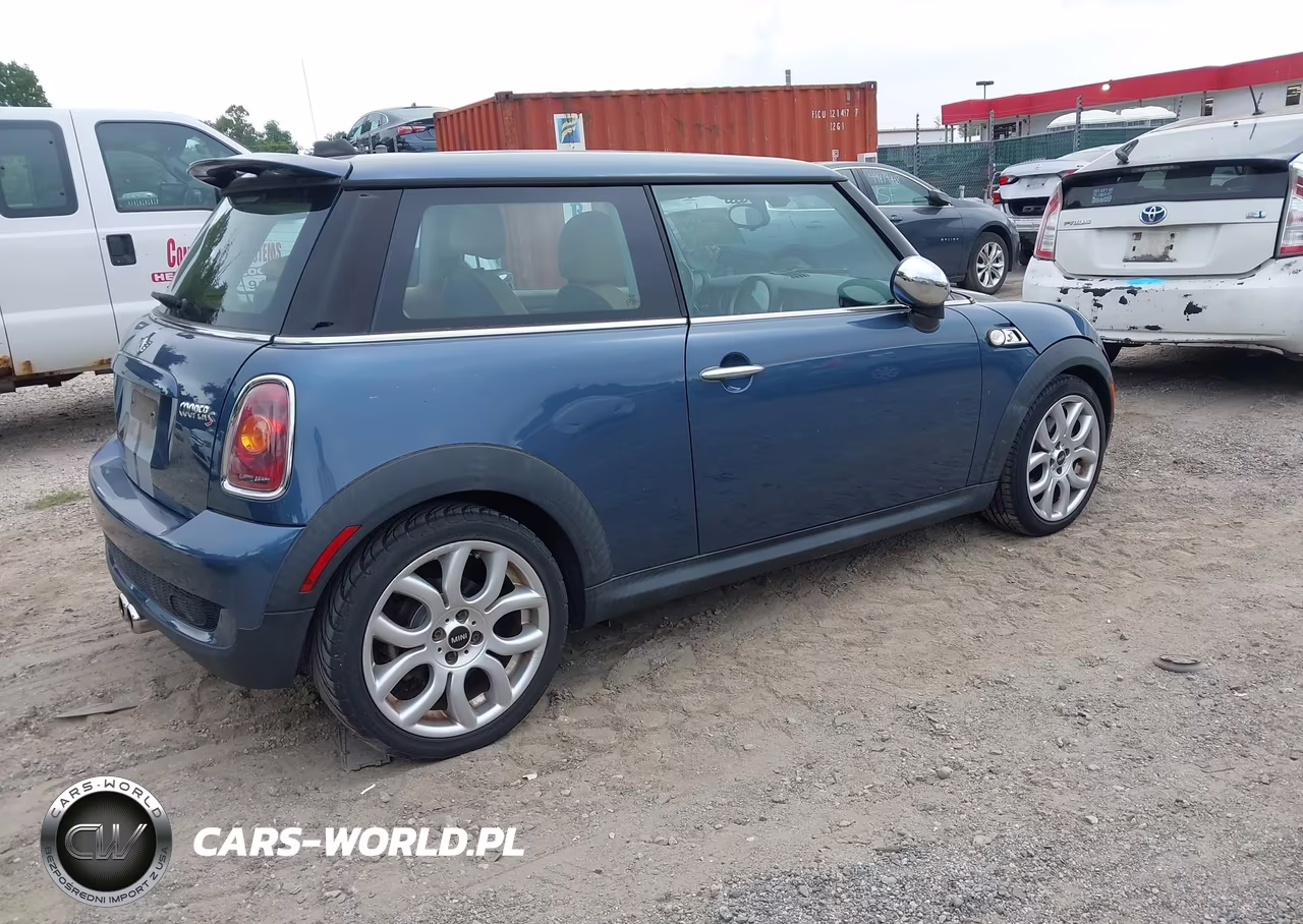 2010 Mini Cooper S VIN:WMWMF7C56ATX43873 - 4