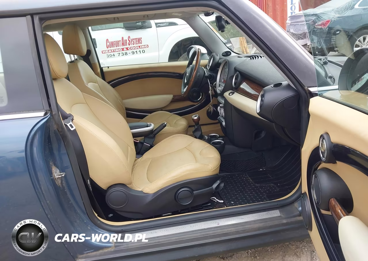 2010 Mini Cooper S VIN:WMWMF7C56ATX43873 - 5