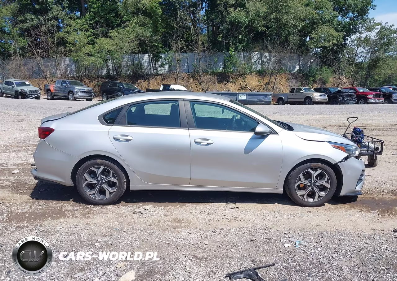 2019 Kia Forte Lxs VIN:3KPF24AD4KE134081 - 13