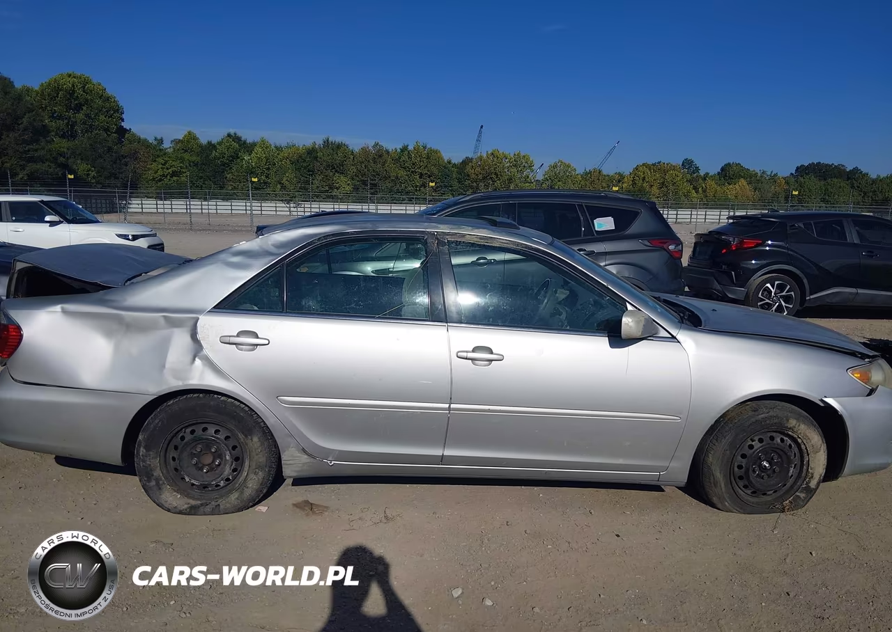 2005 Toyota Camry Le VIN:4T1BE32K25U957543 - 14