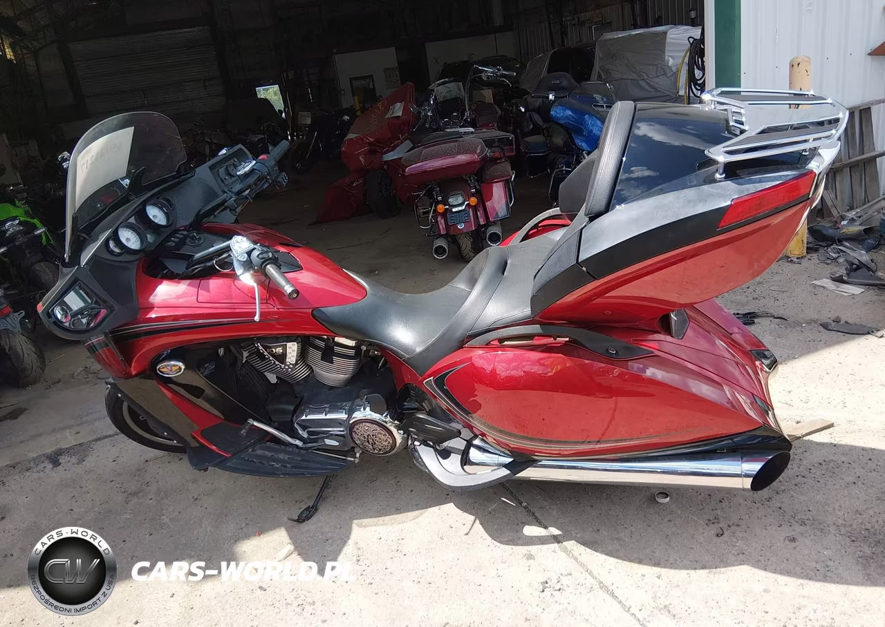 2012 Victory Motorcycles Vision Tour VIN:5VPSW36N7C3002974 - 13