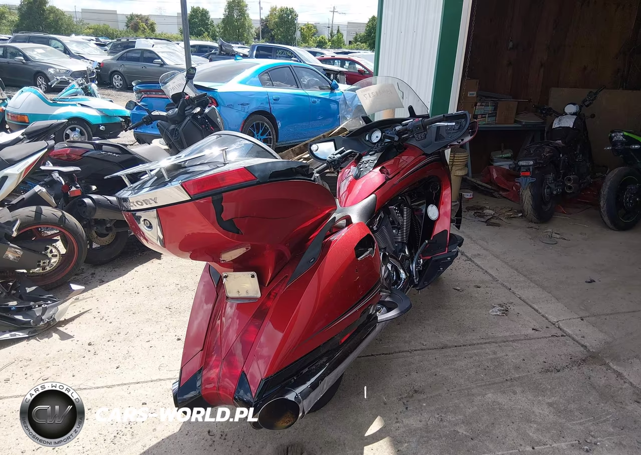 2012 Victory Motorcycles Vision Tour VIN:5VPSW36N7C3002974 - 4