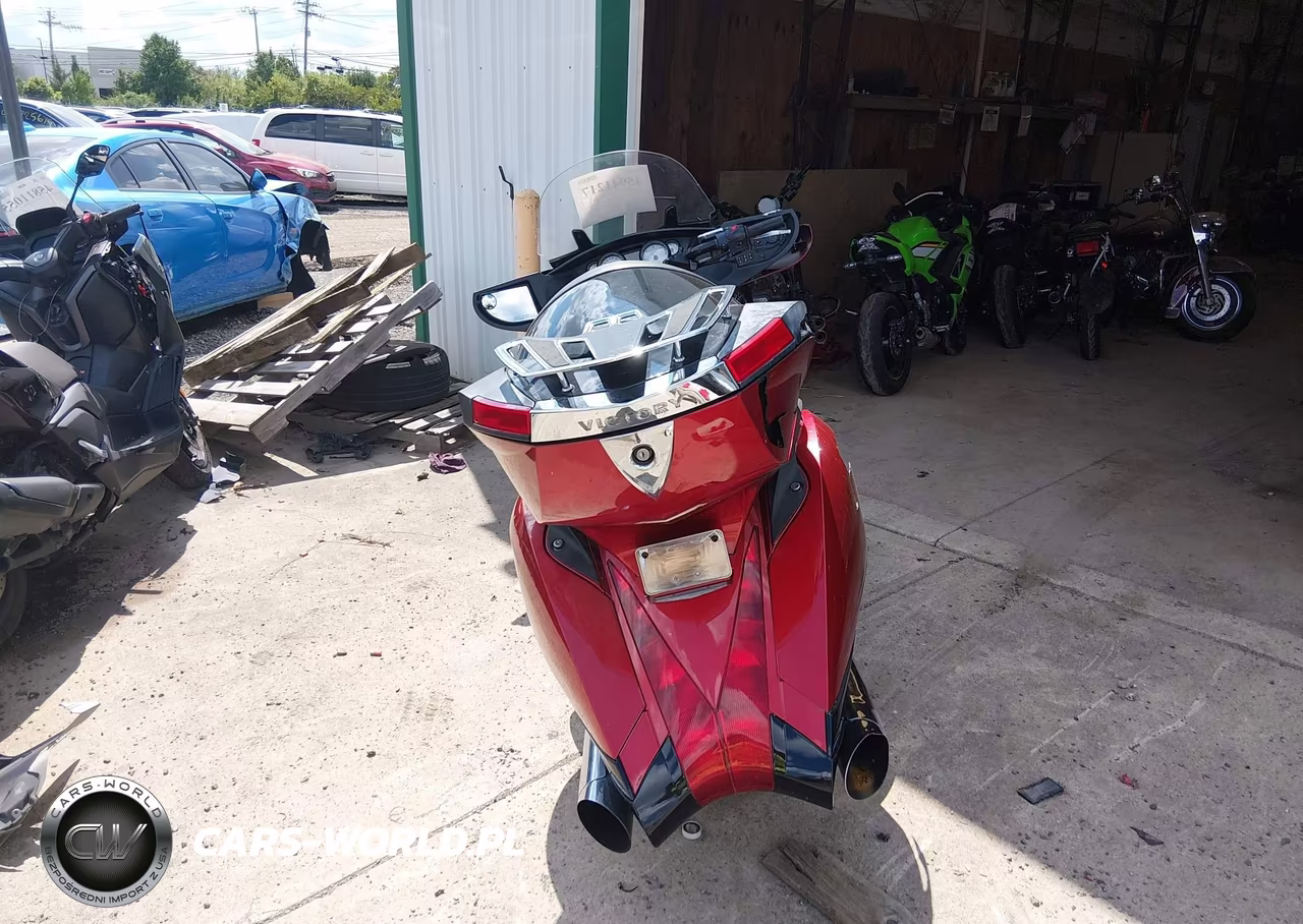 2012 Victory Motorcycles Vision Tour VIN:5VPSW36N7C3002974 - 6
