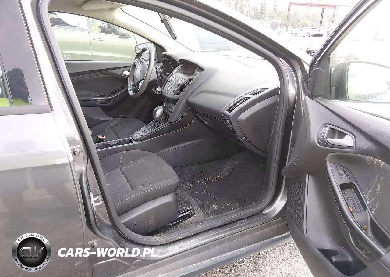 2018 Ford Focus Se VIN:1FADP3K20JL209242 - 5