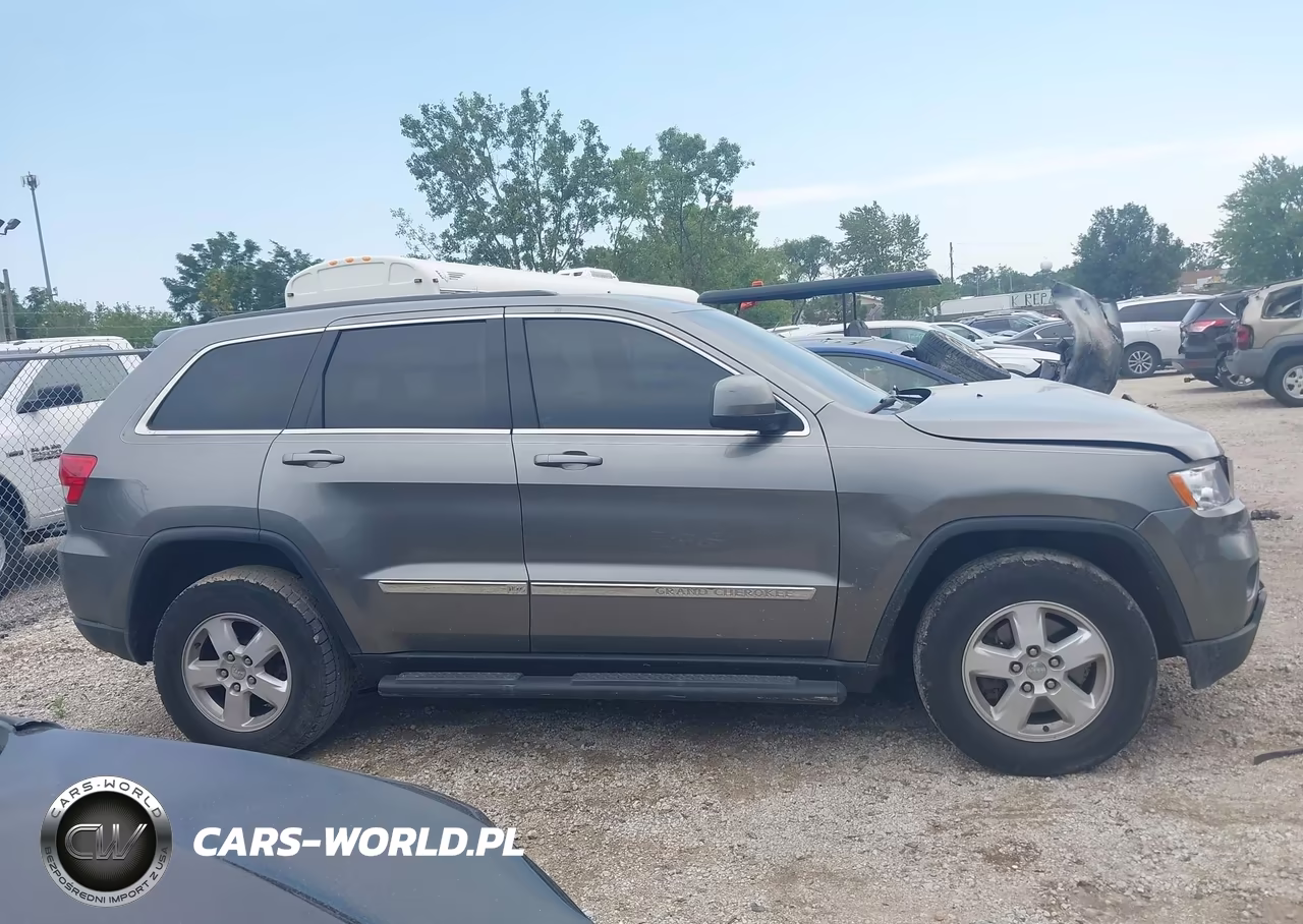 2013 Jeep Grand Cherokee Laredo VIN:1C4RJFAG0DC583841 - 13