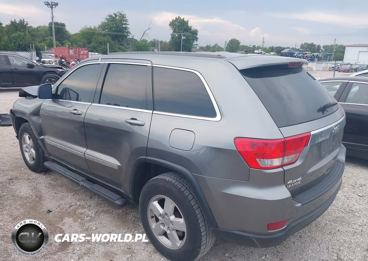 2013 Jeep Grand Cherokee Laredo VIN:1C4RJFAG0DC583841 - 3