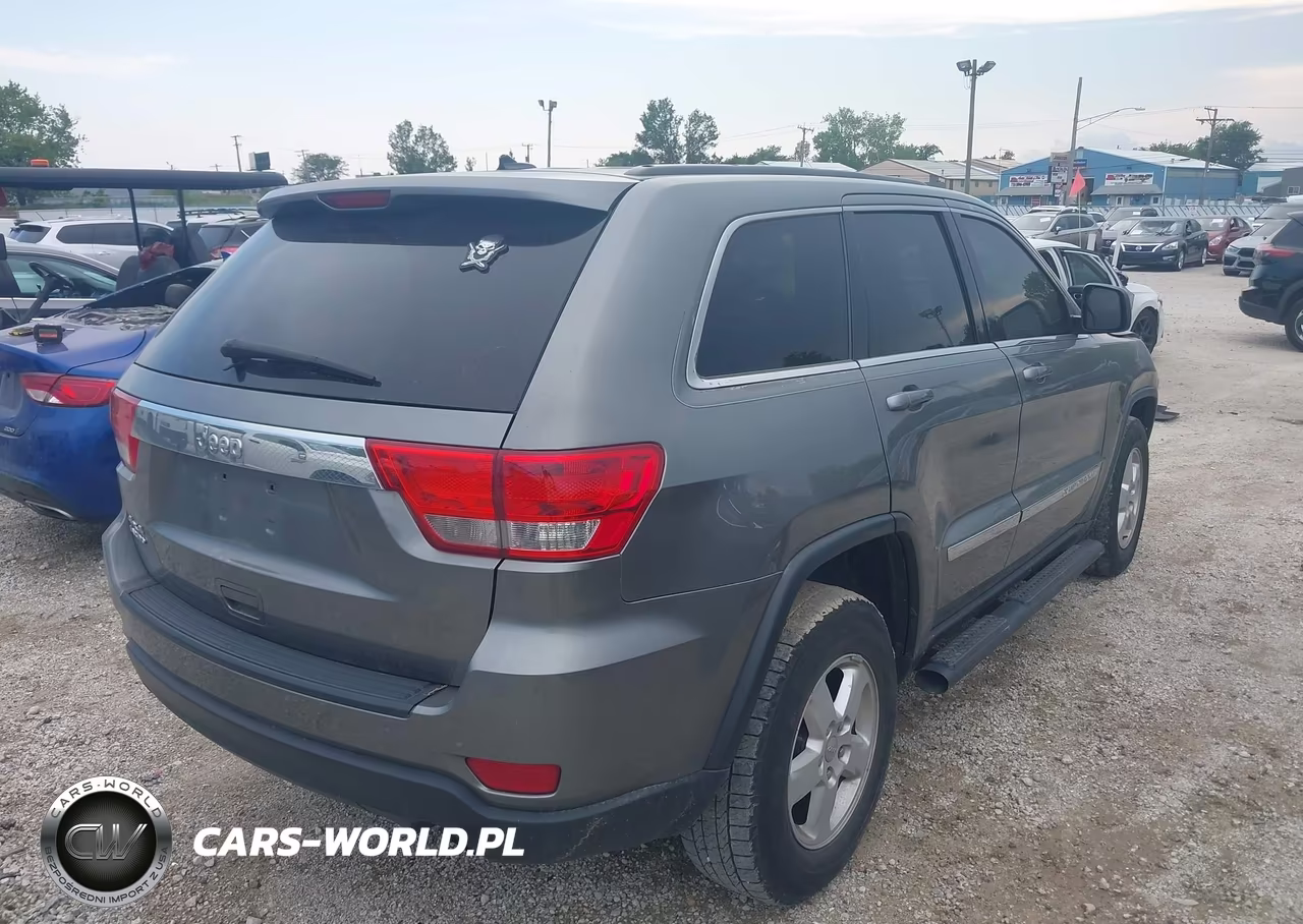 2013 Jeep Grand Cherokee Laredo VIN:1C4RJFAG0DC583841 - 4