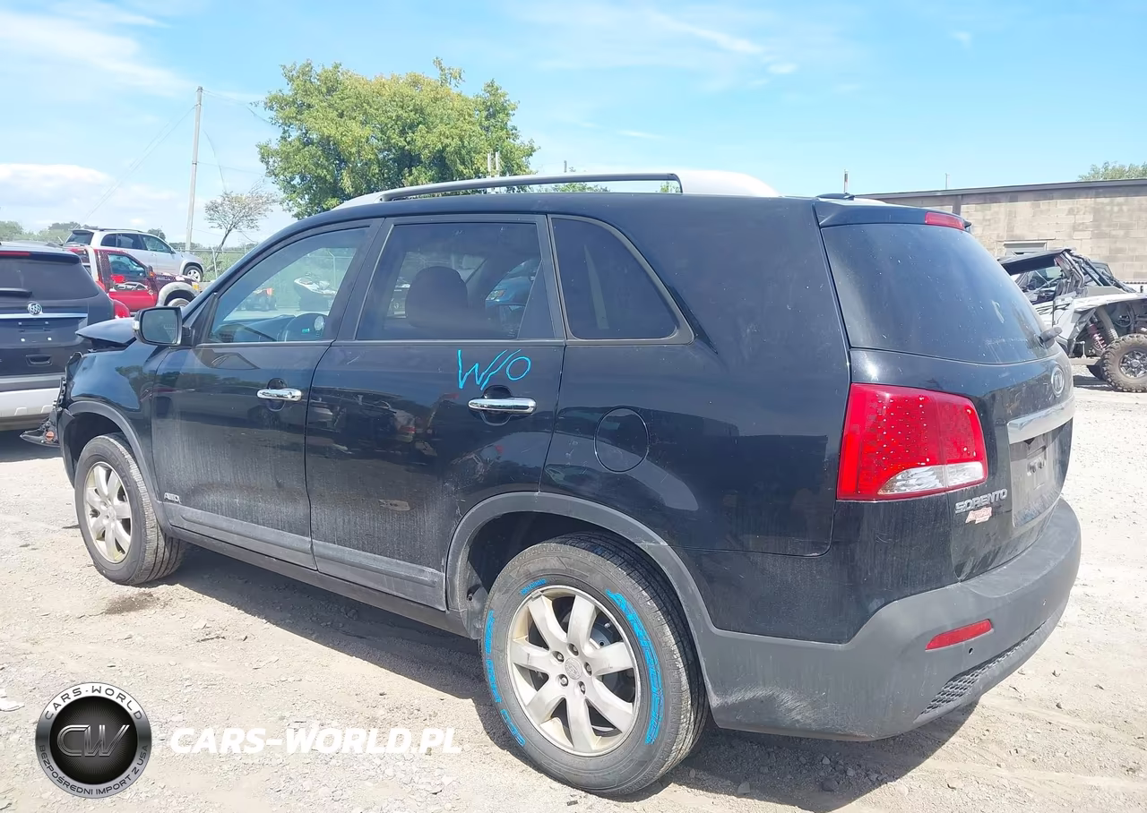 2011 Kia Sorento Lx VIN:5XYKTDA11BG159931 - 3