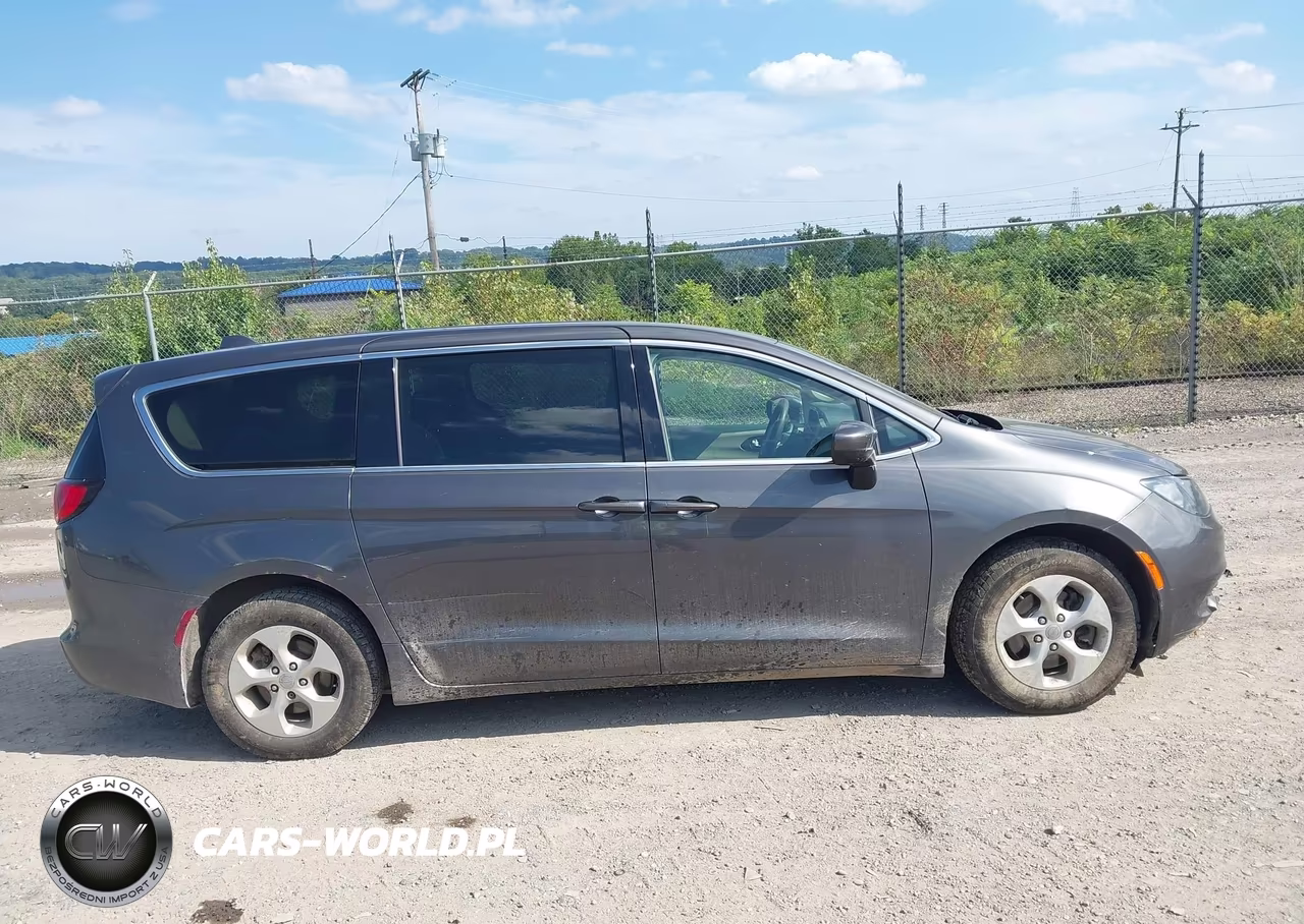 2017 Chrysler Pacifica Lx VIN:2C4RC1CG7HR854854 - 13