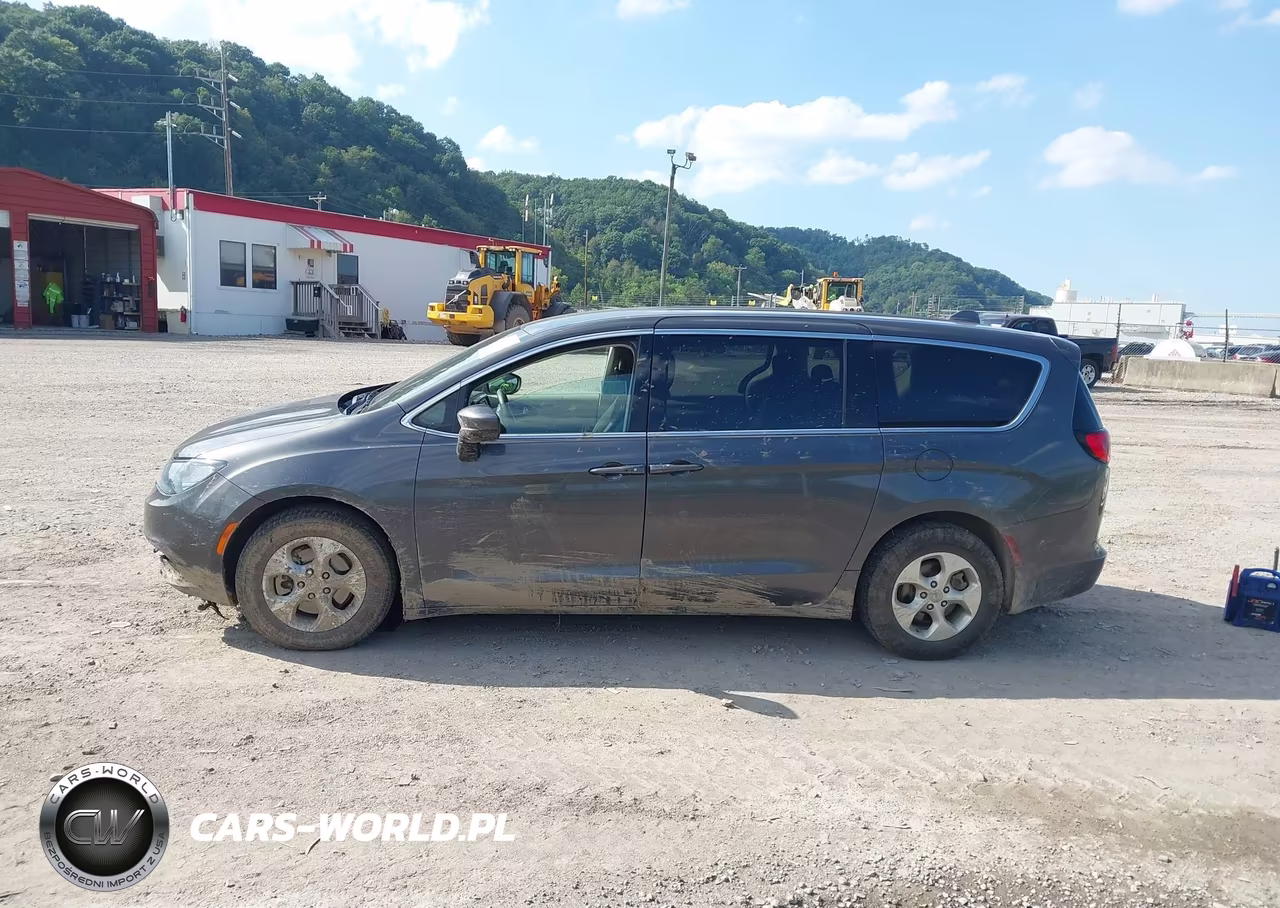 2017 Chrysler Pacifica Lx VIN:2C4RC1CG7HR854854 - 14