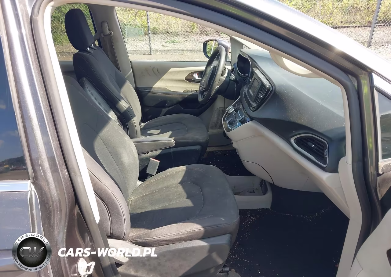 2017 Chrysler Pacifica Lx VIN:2C4RC1CG7HR854854 - 5