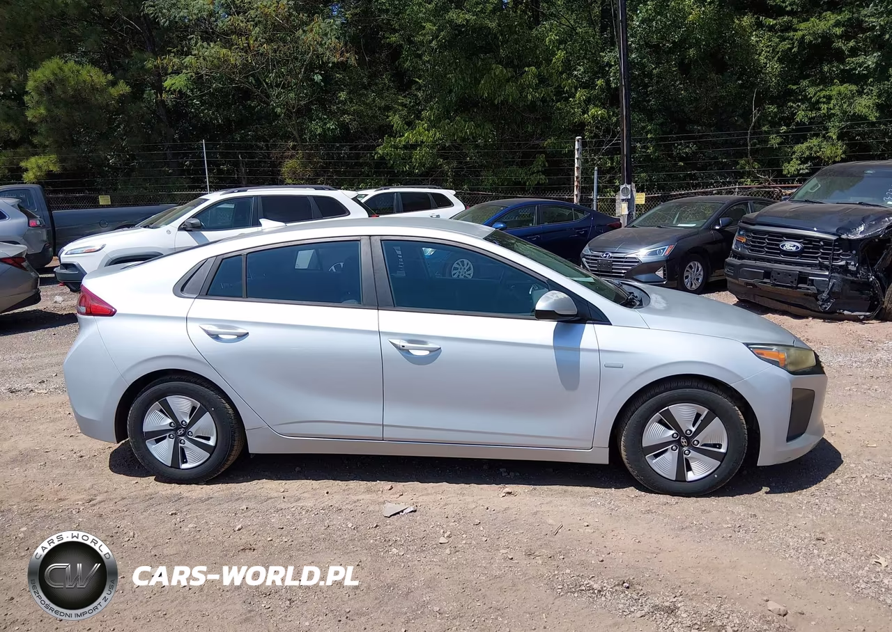 2018 Hyundai Ioniq Hybrid Blue VIN:KMHC65LC4JU075580 - 13