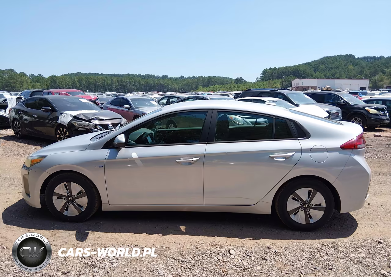 2018 Hyundai Ioniq Hybrid Blue VIN:KMHC65LC4JU075580 - 14