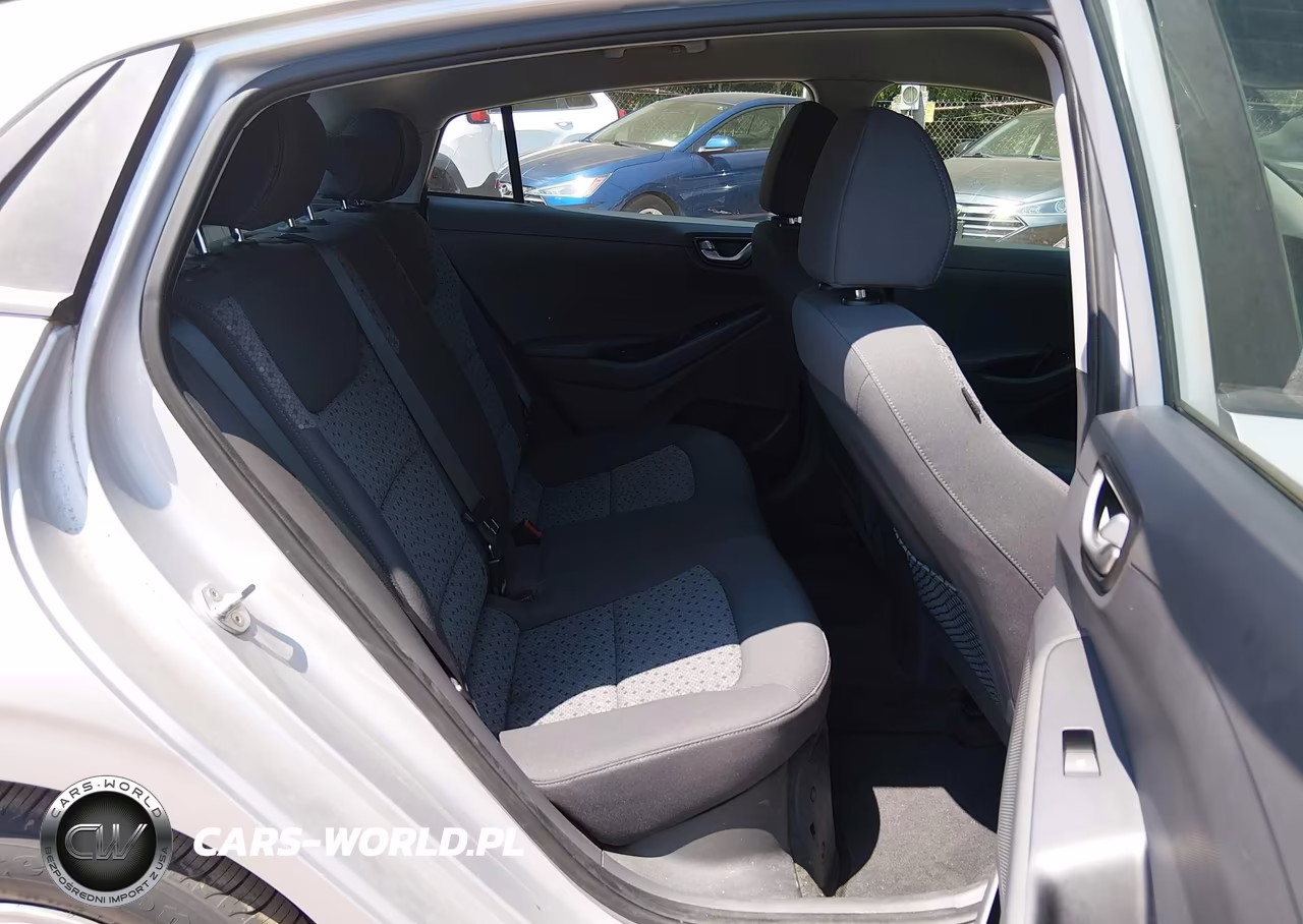 2018 Hyundai Ioniq Hybrid Blue VIN:KMHC65LC4JU075580 - 8