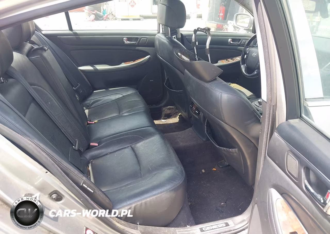 2010 Hyundai Genesis 4.6 VIN:KMHGC4DFXAU109809 - 8