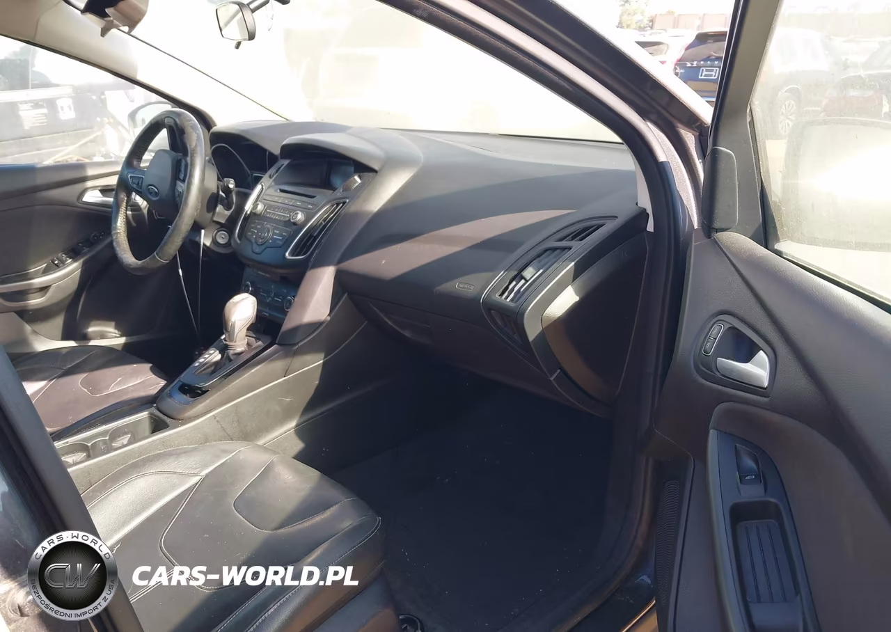 2015 Ford Focus Se VIN:1FADP3K26FL324418 - 5