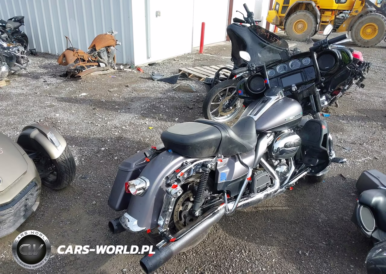 2017 Harley-Davidson Flhtk Ultra Limited VIN:1HD1KED1XHB645395 - 4