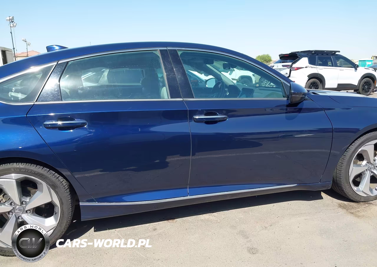 2018 Honda Accord Touring VIN:1HGCV1F94JA016418 - 13