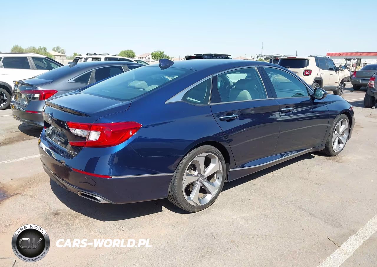 2018 Honda Accord Touring VIN:1HGCV1F94JA016418 - 4