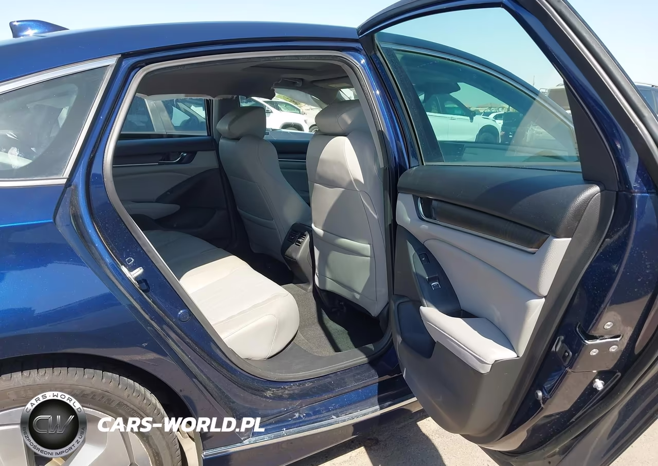 2018 Honda Accord Touring VIN:1HGCV1F94JA016418 - 8